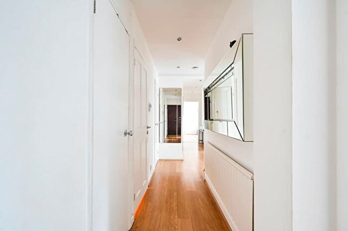 2 Bedroom Flat To Rent In Claydon House, Holders Hill Road, London Ls, Uk, London, NW4