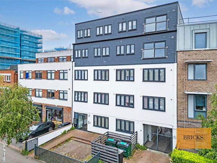 2 Bedroom Apartment To Rent In Flat, Lea Bridge Road, London, E10