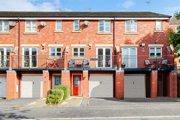 3 Bedroom Town House For Sale In Kelham Drive, Sherwood, Nottinghamshire, NG5