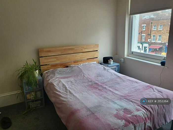 Studio To Rent In High Street, London, N8