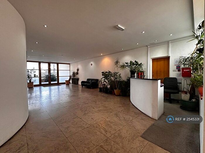 2 Bedroom Flat To Rent In Fitzroy Court, Croydon, CR0