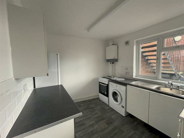 2 Bedroom Flat To Rent In High Street Hornchurch, RM12