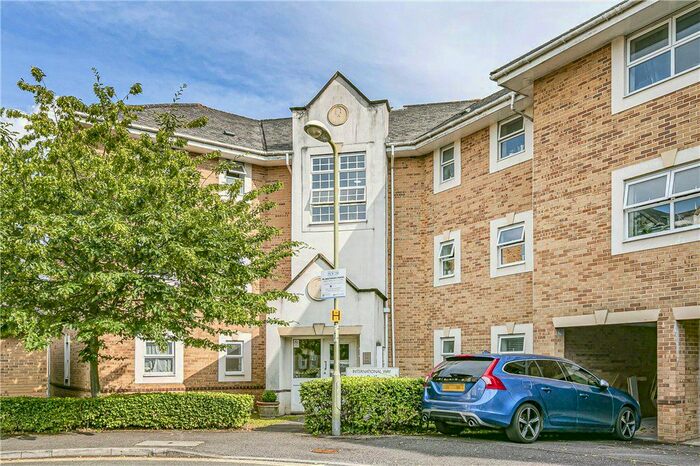 2 Bedroom Flat To Rent In International Way, Sunbury-On-Thames, Surrey, TW16