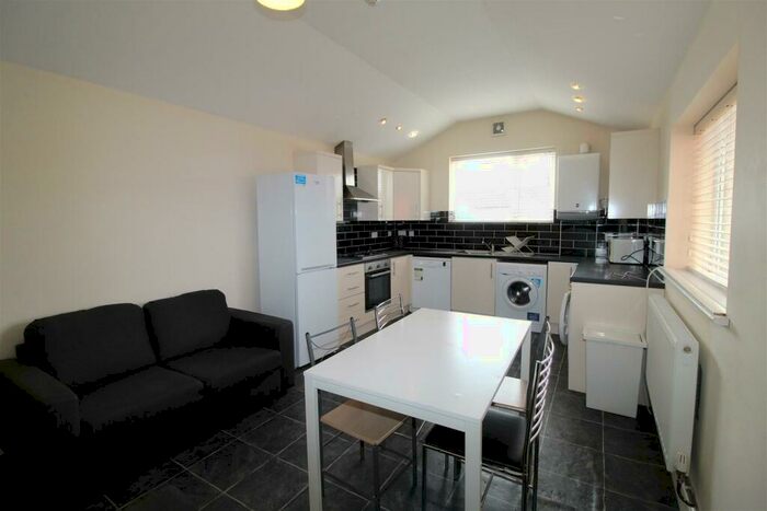 5 Bedroom Flat To Rent In Crwys Road, Cathays, Cardiff, CF24