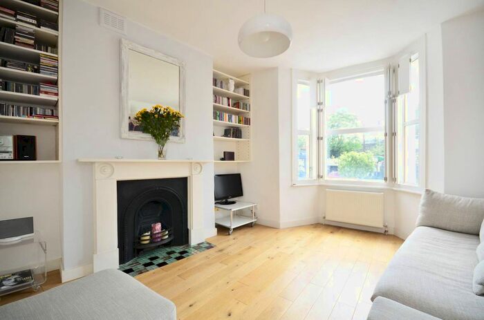 1 Bedroom Flat To Rent In Bellefields Road, Brixton, London, SW9