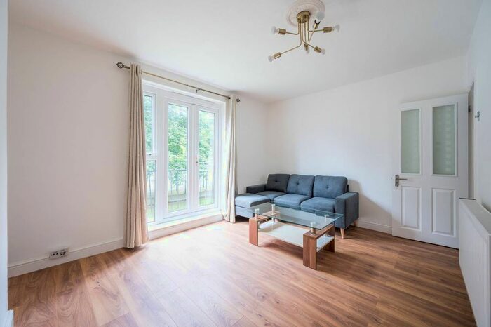 2 Bedroom Maisonette To Rent In Kent Street, Bethnal Green, London, E2