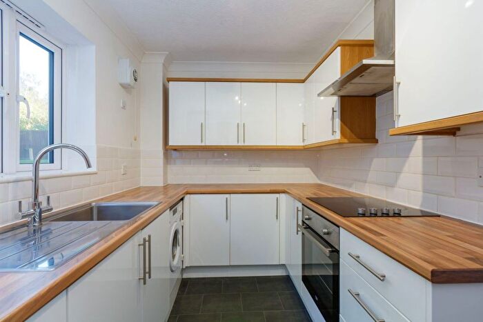 2 Bedroom Flat To Rent In Arundel Close, Tonbridge, TN9