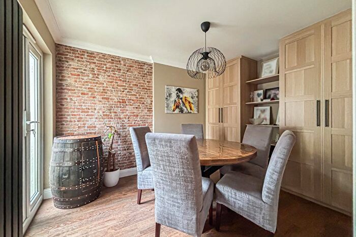 2 Bedroom Flat For Sale In Lovelace Gardens, Southend-on-Sea, SS2