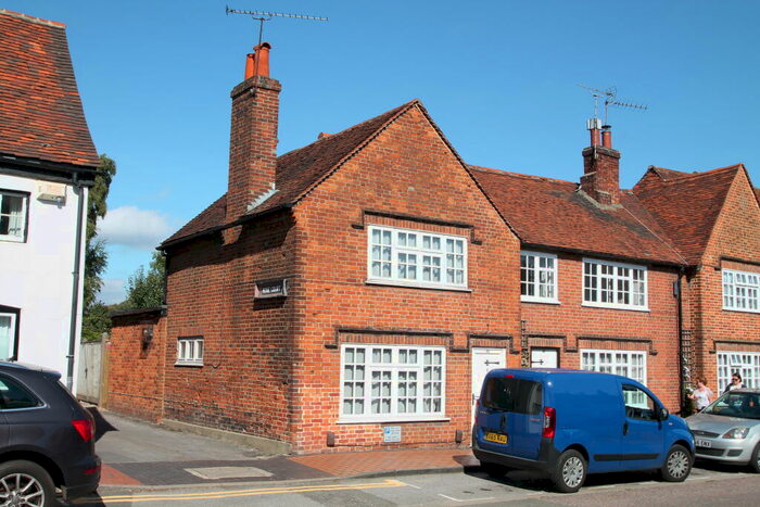 2 Bedroom House To Rent In Rose Street, Wokingham, Berkshire, RG40