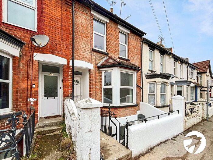 1 Bedroom Flat To Rent In Richmond Road, Gillingham, Kent, ME7