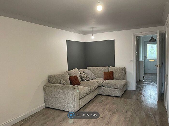 3 Bedroom Terraced House To Rent In Thresher Drive, Swindon, SN25