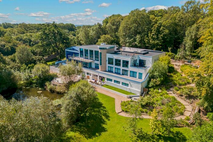 7 Bedroom Detached House For Sale In Snelsmore Common Country Park, Newbury, RG14