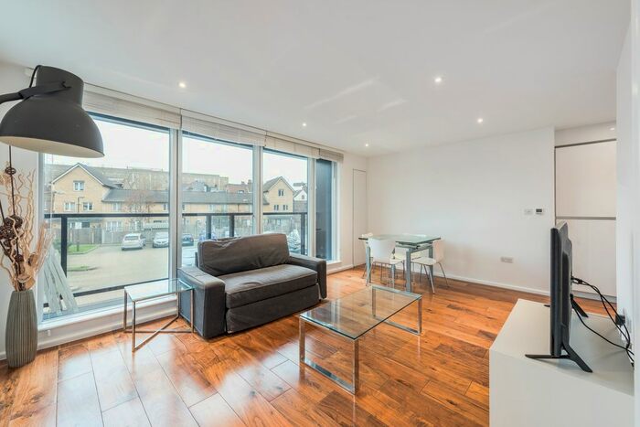 2 Bedroom Flat To Rent In Long Walk, London, London, SE1