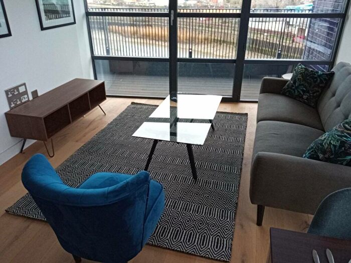 2 Bedroom Flat To Rent In Bridgewater House, Lookout Lane, E14