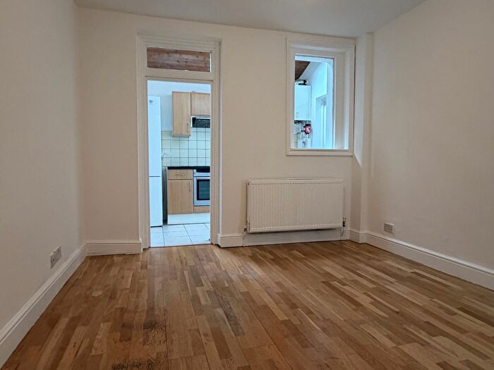 Studio To Rent In Archway Road, Highgate, N6