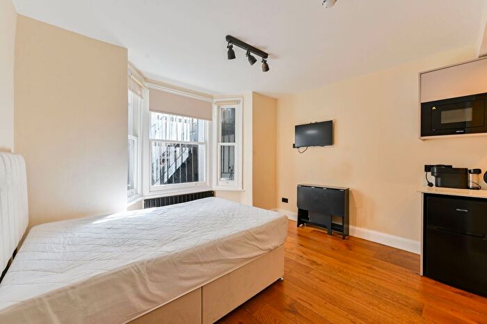 Studio To Rent In Fairholme Road, Barons Court, London, W14