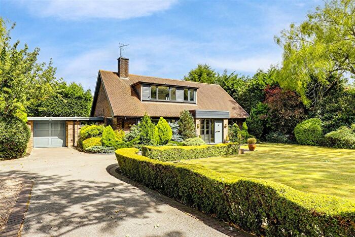 4 Bedroom Detached House For Sale In London Road, Newark, Nottinghamshire, NG24