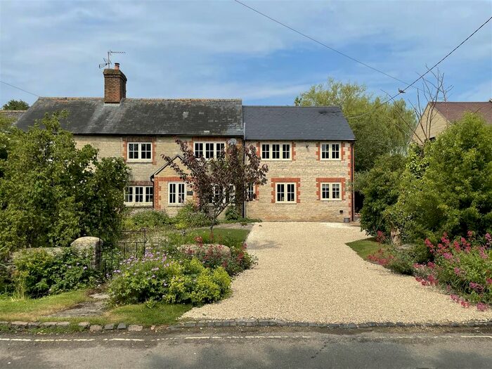 4 Bedroom Semi-Detached House For Sale In Dunfield, Fairford, GL7