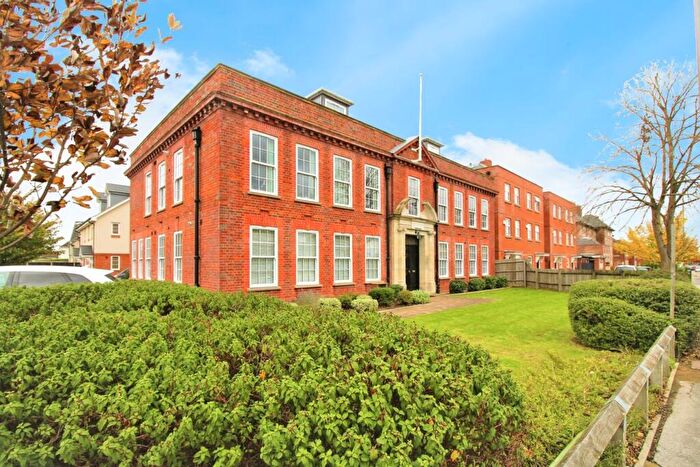 2 Bedroom Apartment To Rent In St Albans Road East, Hatfield, AL10