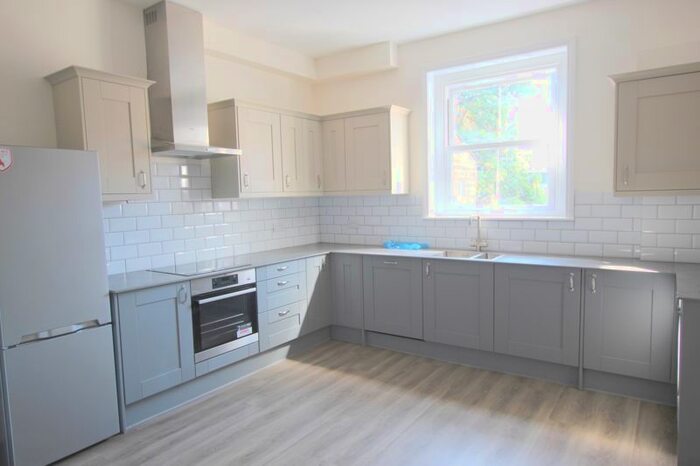 3 Bedroom Flat To Rent In Upper High Street, Epsom, KT17