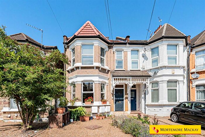 2 Bedroom Flat For Sale In Palmerston Crescent, Palmers Green, N13
