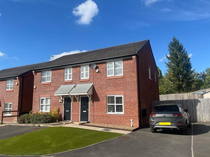 3 Bedroom Semi-Detached House For Sale In Peak Forest Close, Hyde, SK14