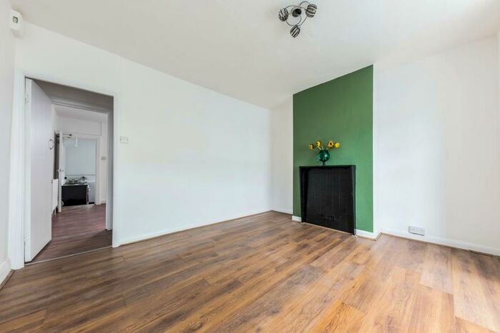 2 Bedroom Maisonette To Rent In Tempest Avenue, Potters Bar, EN6