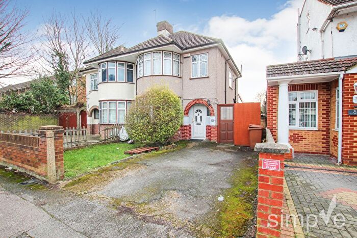 3 Bedroom Terraced House For Sale In Croyde Avenue, Hayes, UB3