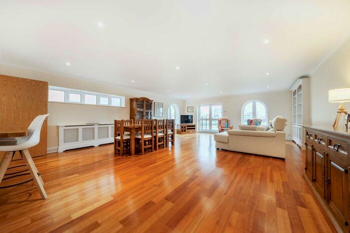 3 Bedroom Flat To Rent In Bermondsey Wall West, London, SE16