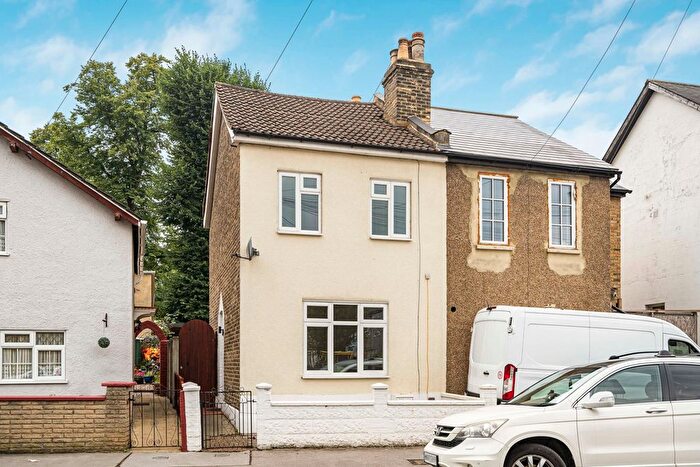 3 Bedroom Semi Detached House For Sale In Mayo Road, Croydon, CR0