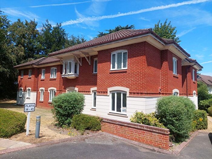 2 Bedroom Flat For Sale In Hawks Hill Court, Fetcham, Leatherhead, Surrey, KT22