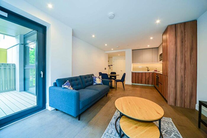 1 Bedroom Flat To Rent In Hewson Way, Elephant And Castle, London, SE17