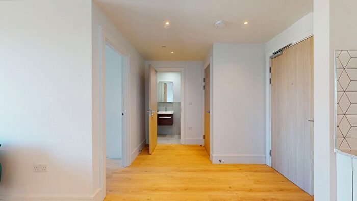 1 Bedroom Flat To Rent In Beverley Way, London, SW20