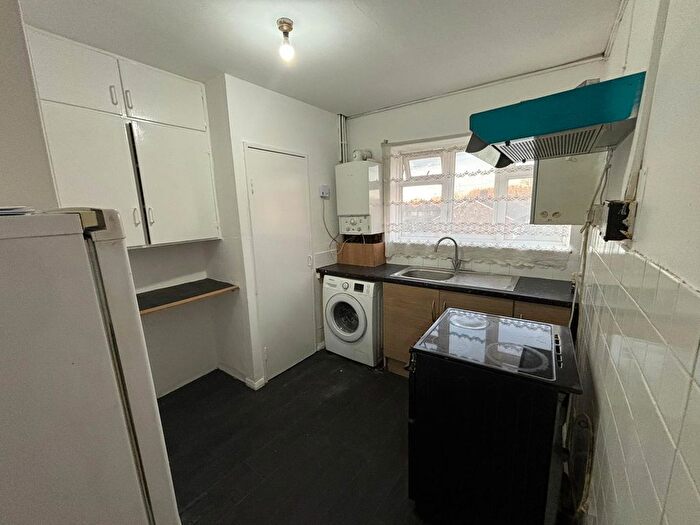 2 Bedroom Flat To Rent In Romford, RM6