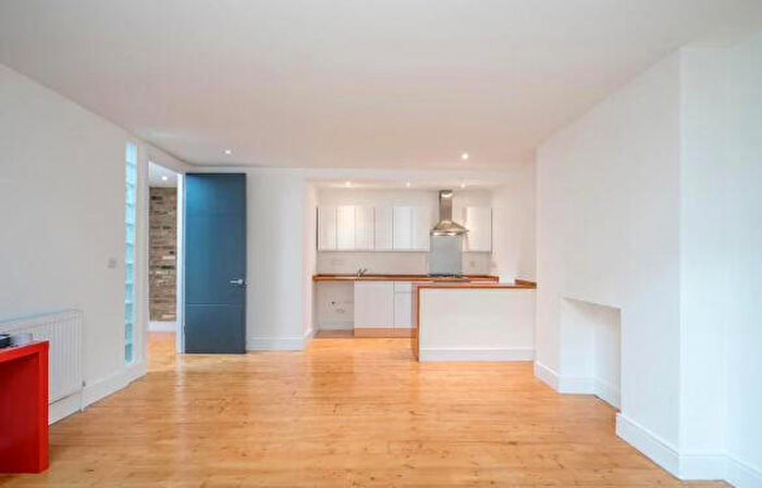 1 Bedroom Flat To Rent In Newick Road, Lower Clapton, Hackney, E5