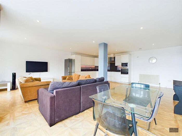 4 Bedroom Flat To Rent In Bartholomew Street East, Exeter, EX4