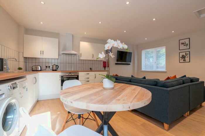 4 Bedroom Flat To Rent In Portland Road, Nottingham, NG7