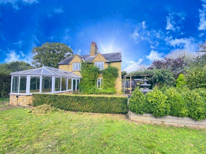 4 Bedroom Detached House To Rent In Woolley Road, Huntingdon, PE28