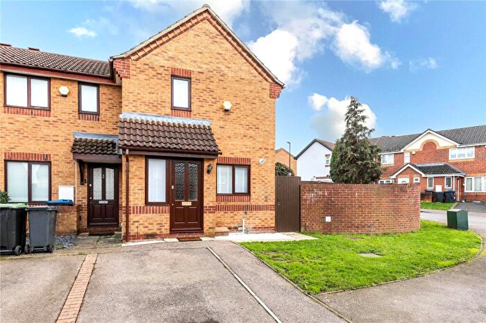 1 Bedroom End Of Terrace House For Sale In Kelvin Gardens, Croydon, CR0