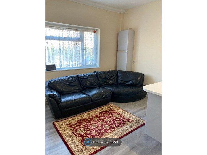 1 Bedroom Flat To Rent In Bournemouth Road, Poole, BH14