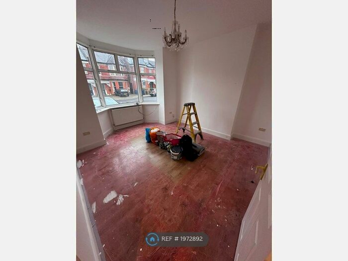 2 Bedroom Maisonette To Rent In Lichfield Grove, London, N3