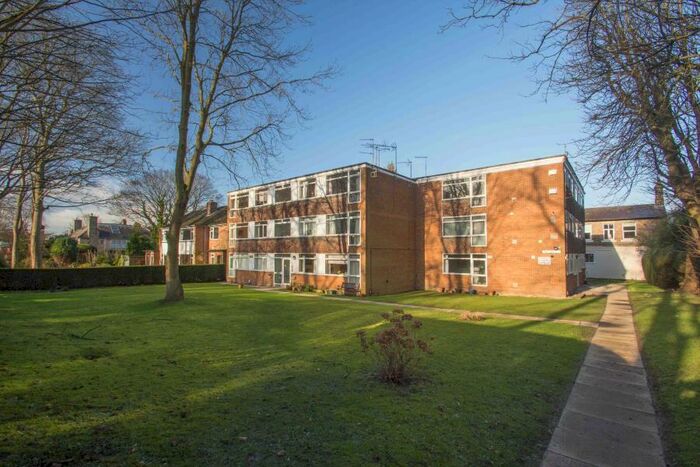 2 Bedroom Flat To Rent In Moorbank Court, Shire Oak Road, Headingley, Leeds, LS6