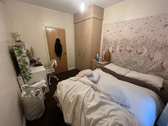 3 Bedroom Flat To Rent In Bed – Wilbraham Road, Fallowfield, M14