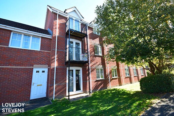 2 Bedroom Flat To Rent In Windsor Court, Newbury, RG14