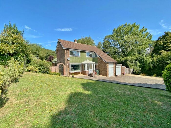 6 Bedroom Detached House For Sale In Station Road, Wootton Bridge, Ryde, PO33