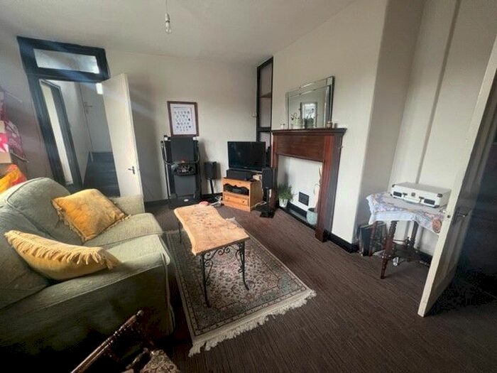 1 Bedroom Flat To Rent In Stonegate Road, Leeds, LS6