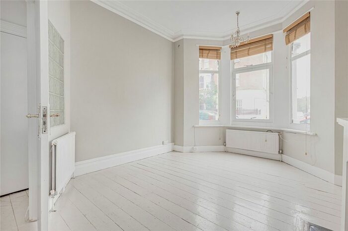 2 Bedroom Flat To Rent In Waldemar Avenue, Fulham, SW6