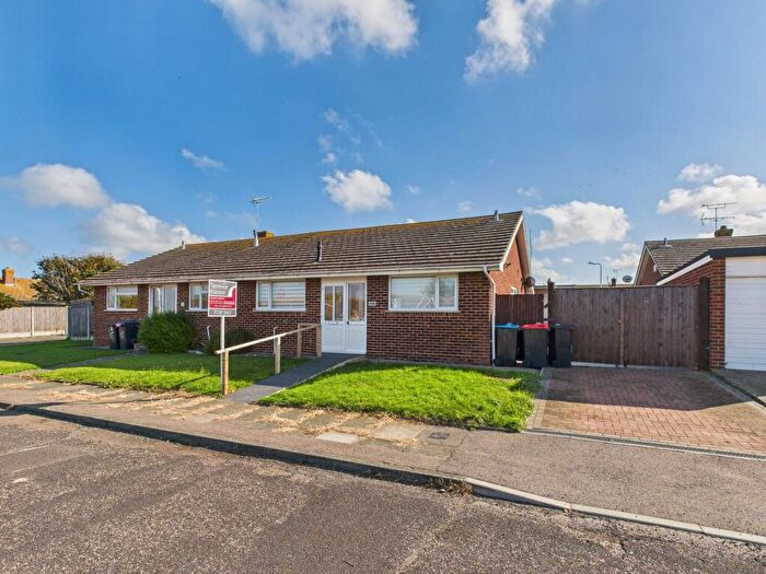 2 Bedroom Bungalow For Sale In Kilndown Gardens, Cliftonville, Margate, CT9