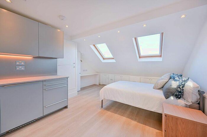 Studio To Rent In Clovelly Road, Chiswick, London, W4