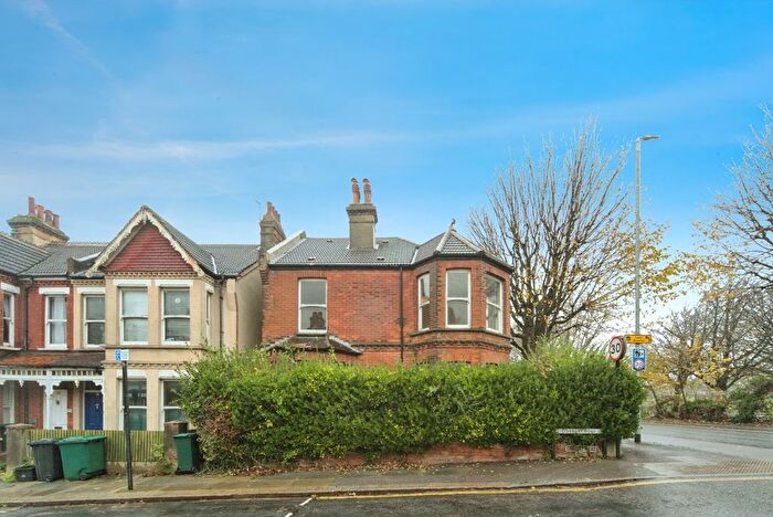 5 Bedroom Detached House For Sale In Cissbury Road, Hove, East Sussex, BN3